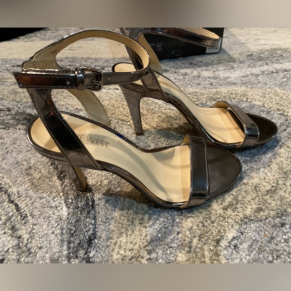 NINE WEST Angus Chrome Metallic Gunmetal Minimalist Ankle Strap Sandal - Picture 7 of 8